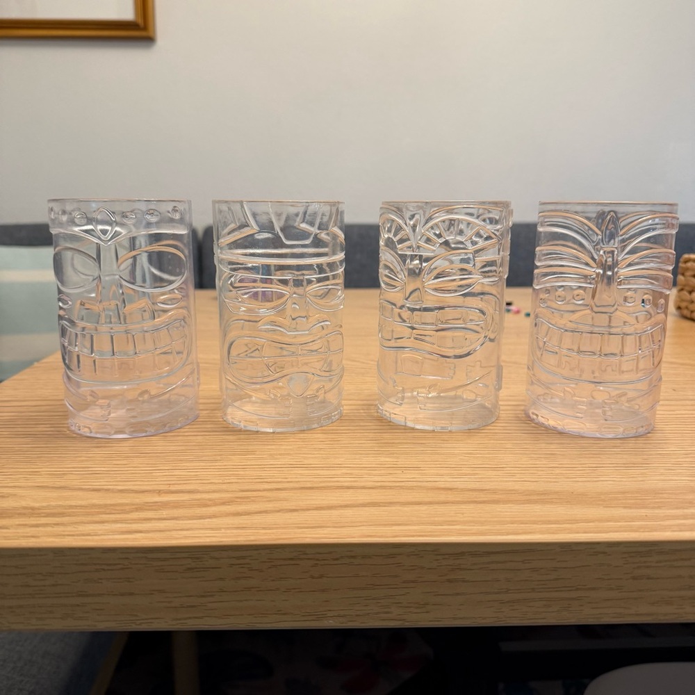 Set of 16 assorted plastic tiki cups